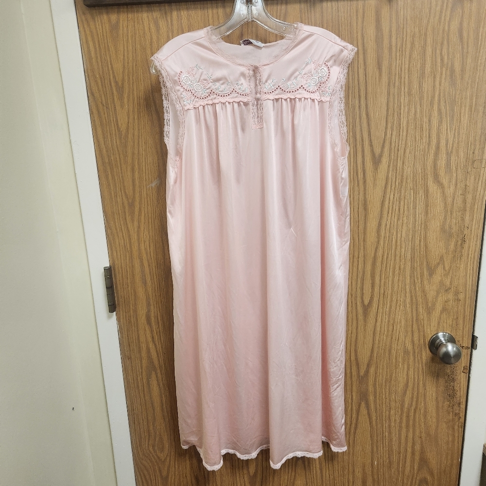 Vintage Vanity Fair Nightgow Pink Long Lace Flowers Embroidered Sz L